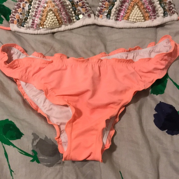 Victoria’s Secret bikini - Picture 3 of 4